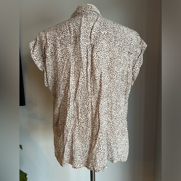 Rails Womens Animal Print Whitney Button Up Collared Blouse Size M Sand Cheetah - Picture 3 of 8